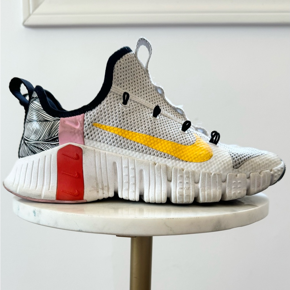 Nike flyknit white sneakers